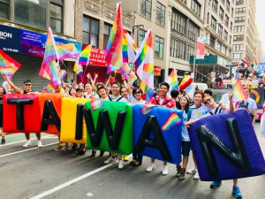 一年一度的台灣同志遊行（Taiwan Pride），即將於10月31日於台北市府周邊街道登場。台北市政府警察局為維持市區交通順暢，將針對台北市府周邊的遊行路線實施交通管制，提醒用路人注意。（台灣同志遊行 Taiwan LGBT Pride Facebook）