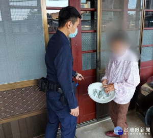 老婦外出散步體力不支　警細心查證身分助返家（圖／苗栗分局）