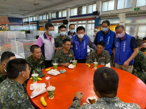 雲縣府探視入營役男　致贈加菜金及慰勞品