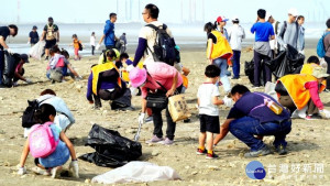 桃園市政府於觀音濱海遊憩區辦理今年度最後一場桃園愛淨灘活動

