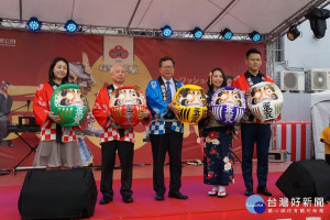 桃園市長鄭文燦出席蛋寶生技不老村「元氣祭」記者會。

