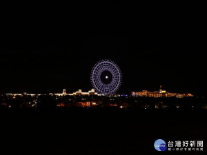 
麗寶樂園渡假區響應世界早產兒日，「Sky Dream天空之夢摩天輪」代表點紫色愛心燈，表達對早產兒的支持與祈福。（記者陳榮昌攝）


