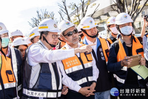 桃園市長鄭文燦與新北市長侯友宜共同視察捷運三鶯線（LB12）鶯桃福德站工區，了解工程進度及延伸線辦理情形。