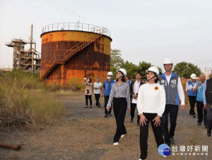為加速北港糖廠文化產業園區的文化保存與開發，縣長張麗善、立委林文瑞等人，現勘北港糖廠倉庫群、製糖工廠以及蒸汽機車庫等場域。
