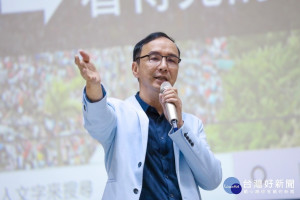 朱立倫至中原大學演講，剖析政經環境，跟大學生暢談「錢怎麼用？」。