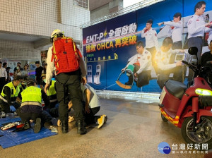 消防局20日下午於新北市立板橋高中辦理「EMT-P + ，高階救護機動支援隊成軍」及「CPR訓練機」發表會