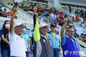 「109年桃園市長盃田徑錦標賽」在副市長高安邦、市議員林正峰、市體育會理事長葉政彥共同鳴槍中展開競賽。