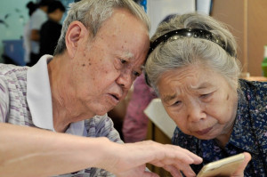 勞動部表示，希望《中高齡者及高齡者就業促進法》可以全方面協助及提升中高齡者及高齡者勞動參與，因此，分別就在職者、失業者及退休者都有相關的協助措施。（圖／Pixabay）