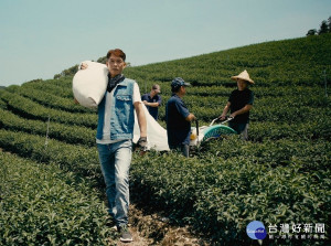 義消鐘國賓是坪林少數在地年輕茶農，他以熱愛家鄉回饋地方的心情加入義消多年，深深覺得參加義消是最有成就感的志工
