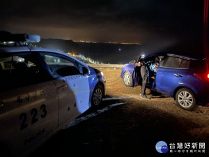 民眾汽車故障無法發動　警協助順利脫困（圖／白沙分局）