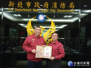 局長黃德清親自頒獎勉勵
