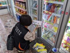 桃園市衛生局為確保民眾在冬天也能安心享用火鍋及湯圓，抽驗冬令食品

