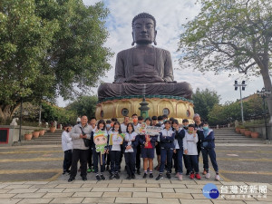 台中和平國中學生體驗台灣觀巴參觀八卦山大佛。圖／參山國家風景處提供