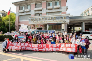 立足台灣已30年的日商SUN流通集團，於昨(16)日捐贈最高設備的救護車給嘉義市政府消防局第一文化分隊。（圖／SUN提供）