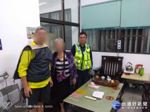 天冷心不冷　警民合作為迷途老婦找到回家路（圖／潮州分局）