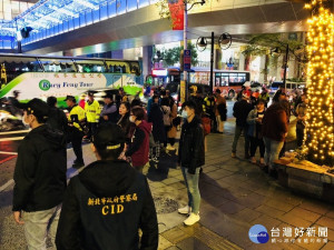 交通局稍早已與台灣機車路權促進會取得共識，將活動改至中山路與新府路口稅捐稽證處前的「人行道」，以定點「街頭宣講」方式取代「待轉」方式