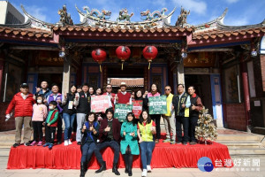 市長林世賢等人一起為好神市集_永樂亮起來活動揭開序幕喊讚。