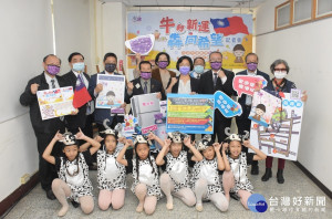 彰化縣元旦升旗典禮，漫遊古蹟健行求平安。

