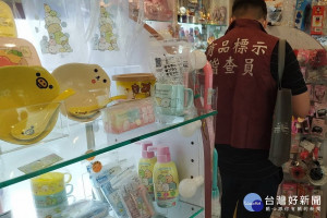 桃園市政府經濟發展局抽查聖誕節禮品，約有30%的商品標示不全。