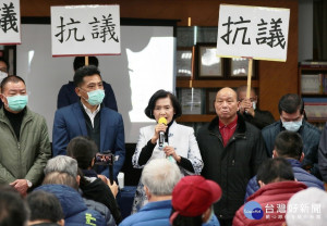 宜蘭縣長林姿妙及漁業人士堅決反對北方三島設離岸風力發電場。（圖∕蘇澳區漁會提供）  