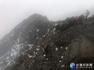 冰雪岩環境且能見度不佳，須謹慎腳下〈圖片/玉管處提供〉