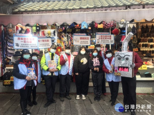 消防局第三大隊為加強防範CO中毒，31日特地前往淡水捷運站進行「一氧化碳中毒防範宣導快閃」活動