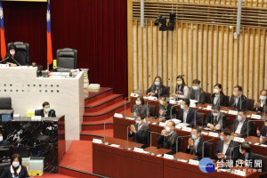 高市議會召開臨時會　陳其邁拜會盼支持總預算案