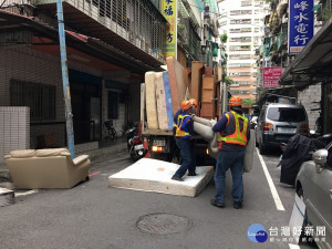 因應農曆春節民眾提前開始除舊布新大掃除，環保局7日宣布新北市過年期間的垃圾清運規劃 