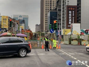 桃園市警察局針對易壅塞道路加強路況即時查報及各項疏導作為。