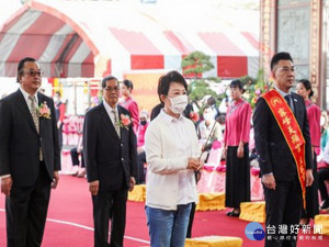 江啟臣和盧秀燕到天顯宮祝賀。林重鎣攝