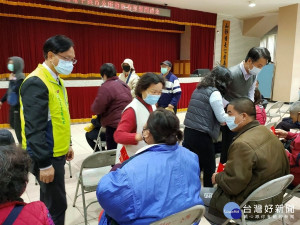 大通電子捐贈彰化市特殊境遇家庭慰問金。圖／記者鄧富珍攝