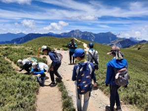 由於有部分學校選擇在寒假期間，為應屆畢業生舉辦畢業旅行。因此為減輕疫情風險。台北市府教育局宣布，強烈建議轄內各校於寒假期間進行的畢業旅行，採延期或取消辦理。（圖／台北市府教育局）