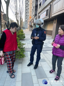 精障女子溜出門迷途，平鎮警員警動員協助找回