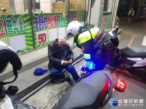 9旬老翁迷途三公里外，警用M-POLICE查證助返家