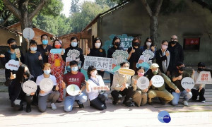 雲林縣政府在虎尾建國眷村展開一系列眷舍修復與活化開發計畫，首波以藝術入村做暖身，歡迎民眾走入眷村，在舊建築裡看見新生的能量。