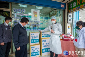 院長莫振東表示，醫療物資將由桃園市醫師公會、牙醫師公會及中醫師公會配發至各基層診所