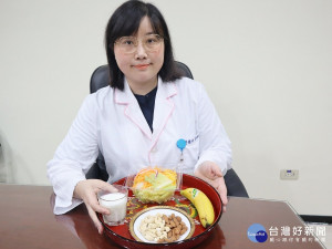 李佩霓說造成抽筋的原因很多，飲食不正常、營養素攝取不均衡，或只集中在幾天內拚命補充鉀、鎂、鈣、維生素D，並不能有效預防或緩解抽筋