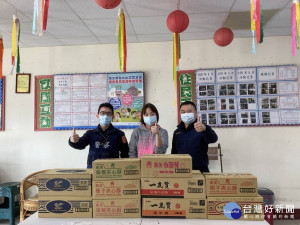 楊梅警分局關懷弱勢不遺餘力，發送民生物資至安養機構給弱勢老人