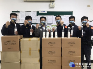 市議員楊家俍結合企業捐贈防疫物資，讓員警在防疫工作中，也能保護好自我的健康

