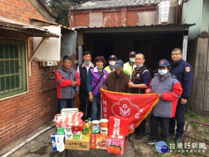 春節送暖，新屋分駐所物資助獨居長輩