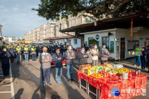 鄭市長前往中壢區及八德區清潔中隊，慰勉大年初五開工的清潔隊員

