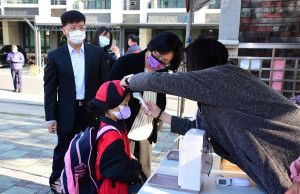 縣長王惠美到校關心校園防疫。