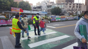 結束延長寒假，平鎮警加強護童專案勤務