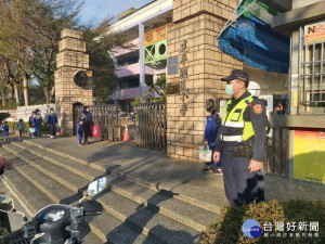 太平警方加強校園安全。林重鎣攝