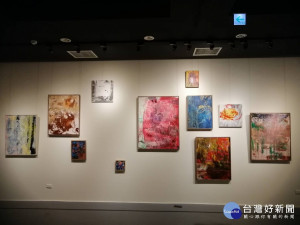 黃怡雯創作展。