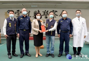 雲林縣警局刑警大隊查獲陳姓犯嫌等5人，持有大量一、二級毒品及分裝設備，有效打擊毒品犯罪，縣長張麗善特頒獎表揚有功人員。