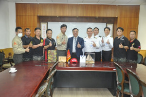 .海軍基隆後勤支援指揮部、、海軍陸戰隊學組成的國軍人才招募團隊到建國科大人才招募宣講士氣如虹。