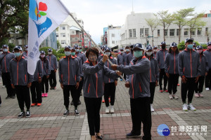 全原運台東代表隊授旗　饒慶鈴勉選手全力以赴奪總錦標