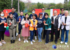 開南大學帛琉留學生體驗植樹活動     為守護台灣環境盡一份心力