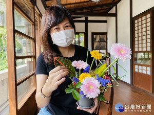 淡水古蹟博物館特別邀請日本池坊華道老師洪淑娟設計古蹟專屬花藝作品，並在春分日（3/20）當天免費授課